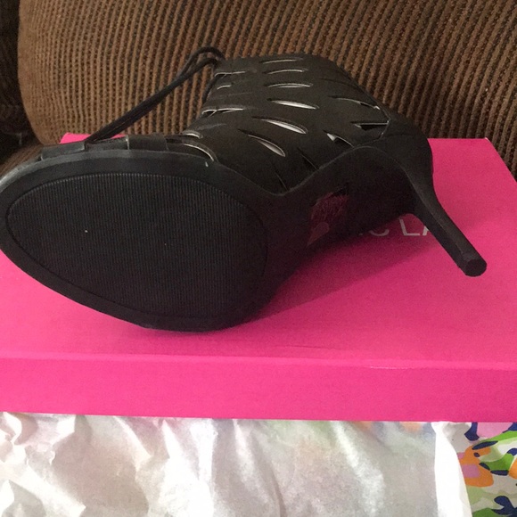 NEW Cage heels - Picture 4 of 4